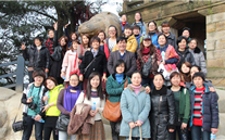 完美真人集团组织2012年国际三八妇女节登山活动